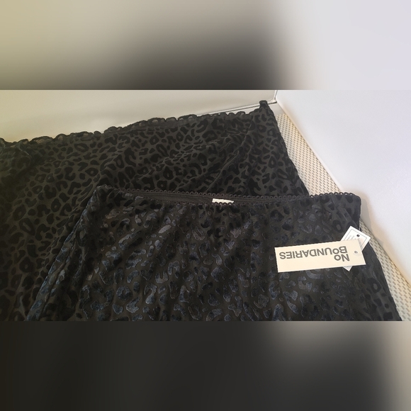 No Boundaries Women's Size S (4-6) Maxi Mesh Skirt Animal Black Flocked Mesh - Picture 2 of 5